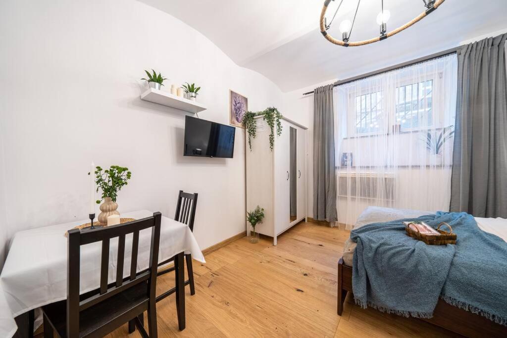 Apartment St.